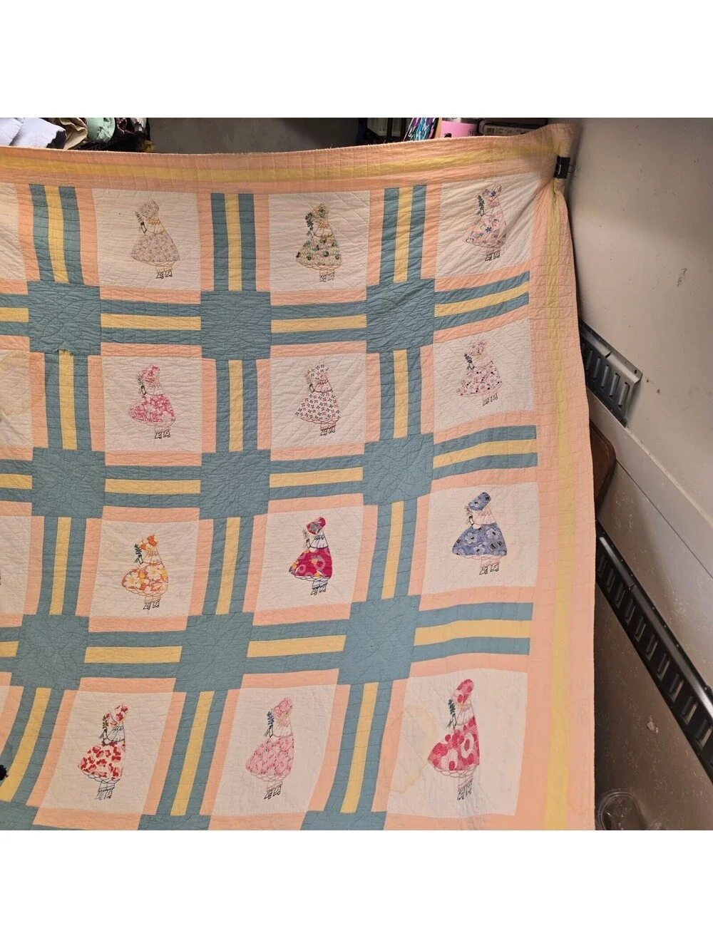 q40 Vintage Handstitch Patchwork Quilt with Sunbonnet Sue Colonial Girl 72x 88